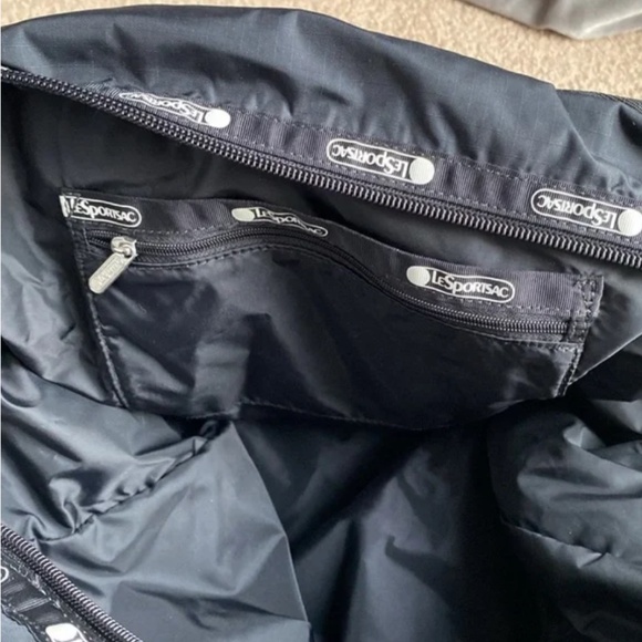 LeSportSac Leisure Oversized Travel Bag and Crossbody - Picture 8 of 8